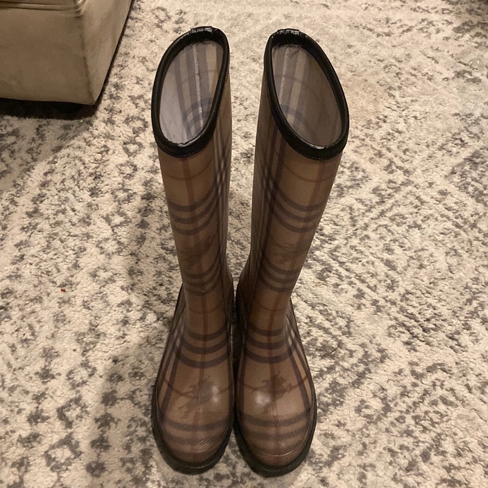 BURBERRY
Haymarket Check Pattern Rubber Rain Boots